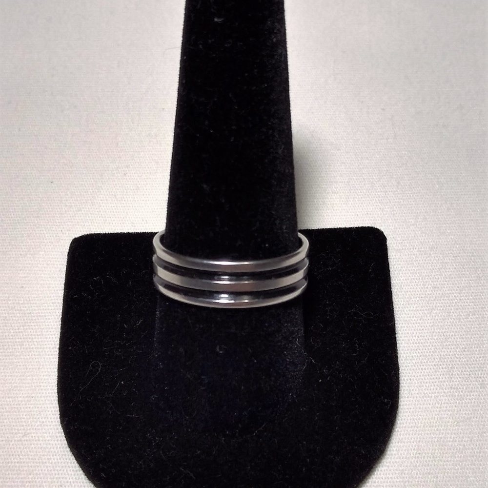 🌷Silver/Black Striped Fashion Ring🌷